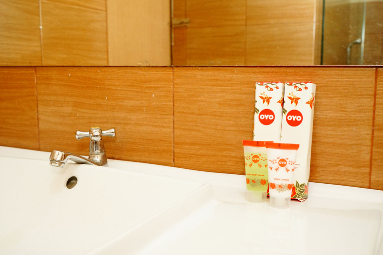 Bedroom 3, OYO 629 Grand Vella Hotel, Central Bangka
