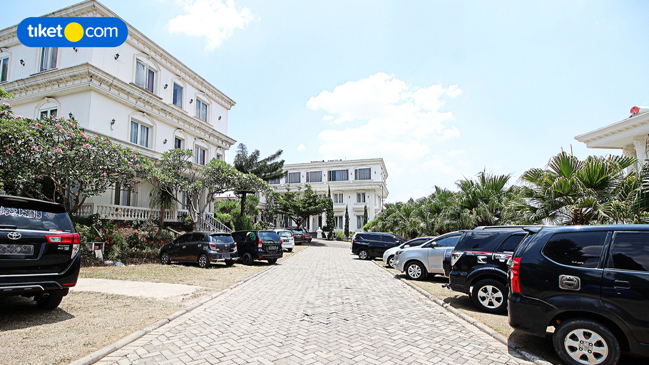 Exterior & Views 19