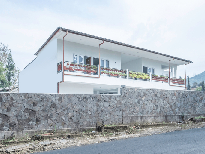 Exterior & Views 2, OYO 2188 Rossan Villa 4, Bandung