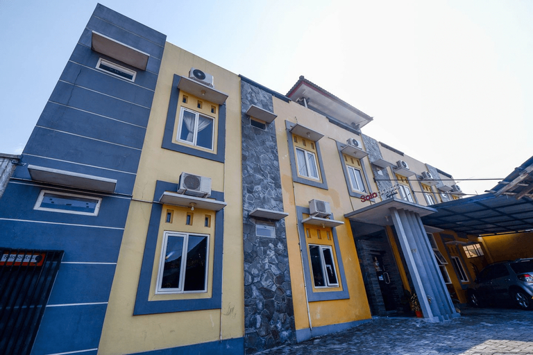 Exterior & Views 2, SPOT ON 2209 Solo Point Guest House Syariah, Solo
