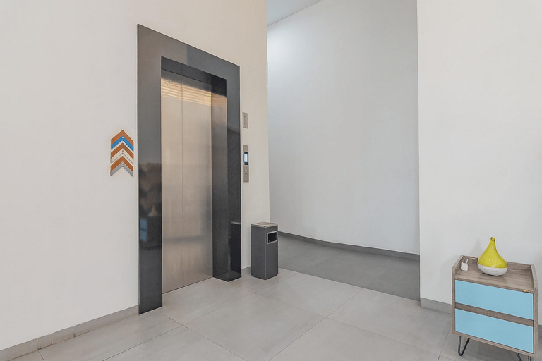 Exterior & Views 25