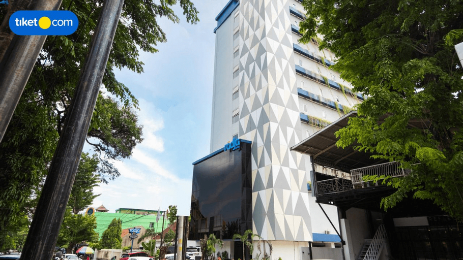 Exterior & Views 24