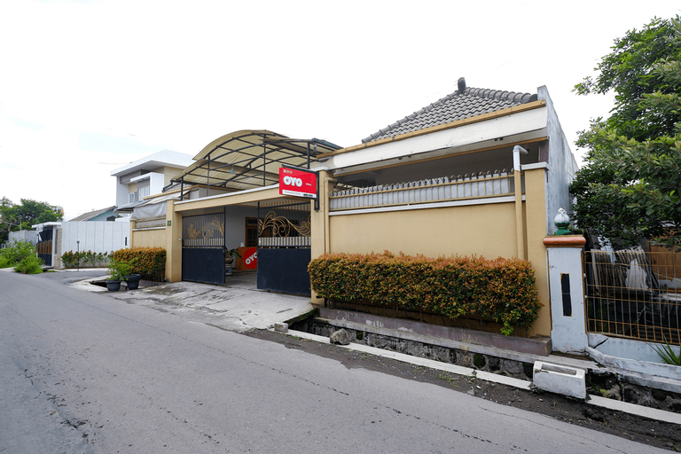 Exterior & Views 2, OYO 2737 D'kost, Solo