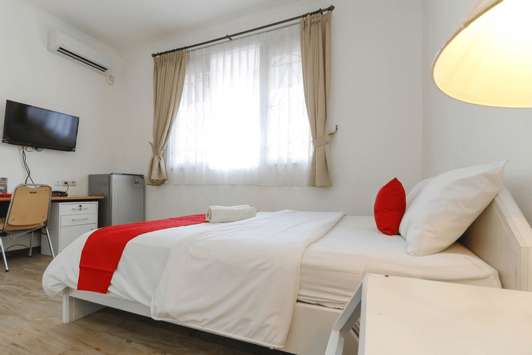RedDoorz Plus @ Tendean, Jakarta Selatan