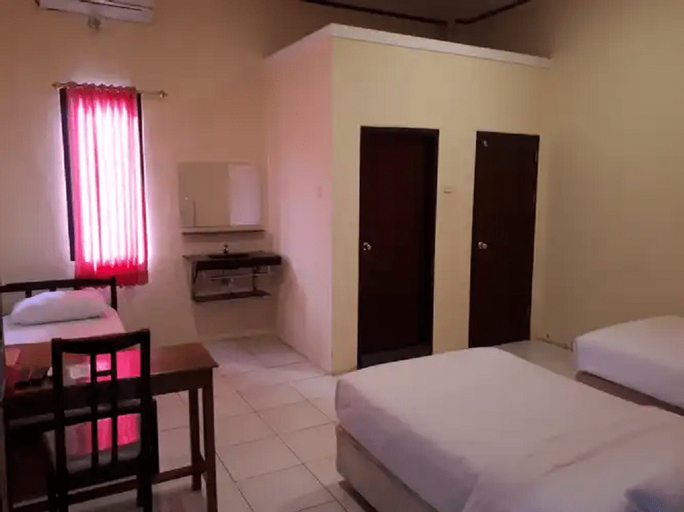 RedDoorz near Dermaga Pelabuhan Rakyat, Sorong