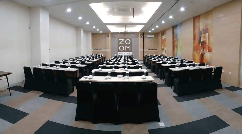 Zoom Dharmahusada Hotel, Surabaya