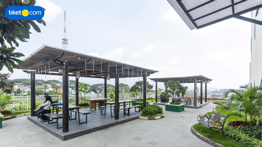 Exterior & Views 21
