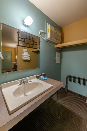 Bathroom 4, Motel Safari, Quay