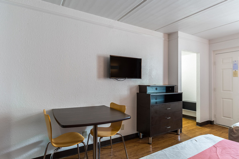 Bedroom 28