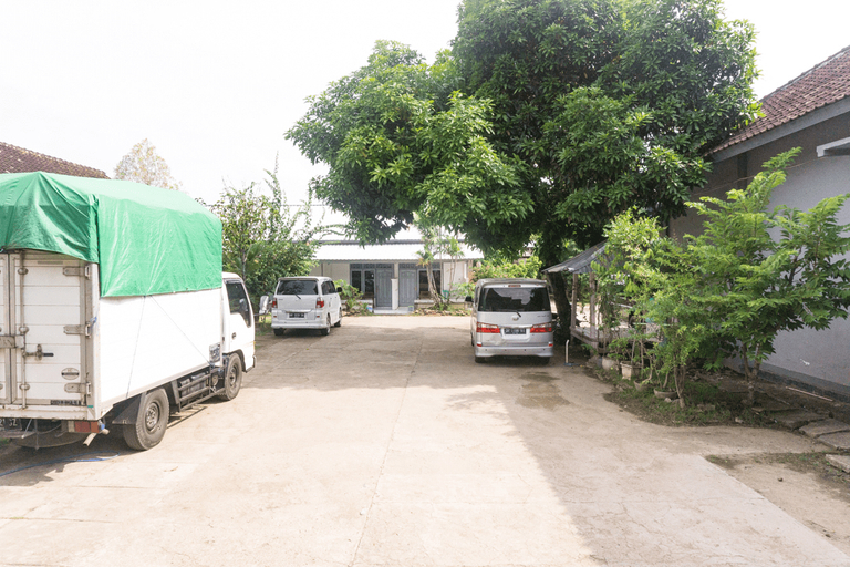 Exterior & Views 2, RedDoorz @ Taliwang Sumbawa Barat, Sumbawa Barat