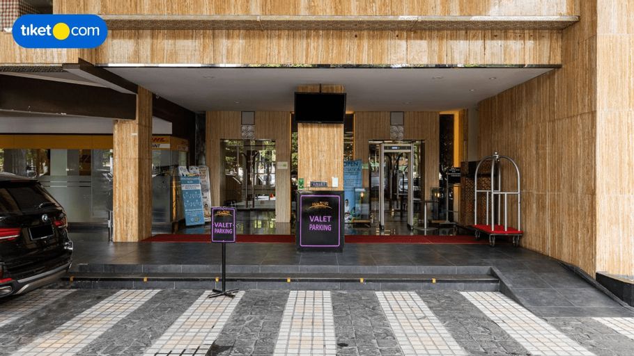 Exterior & Views 15
