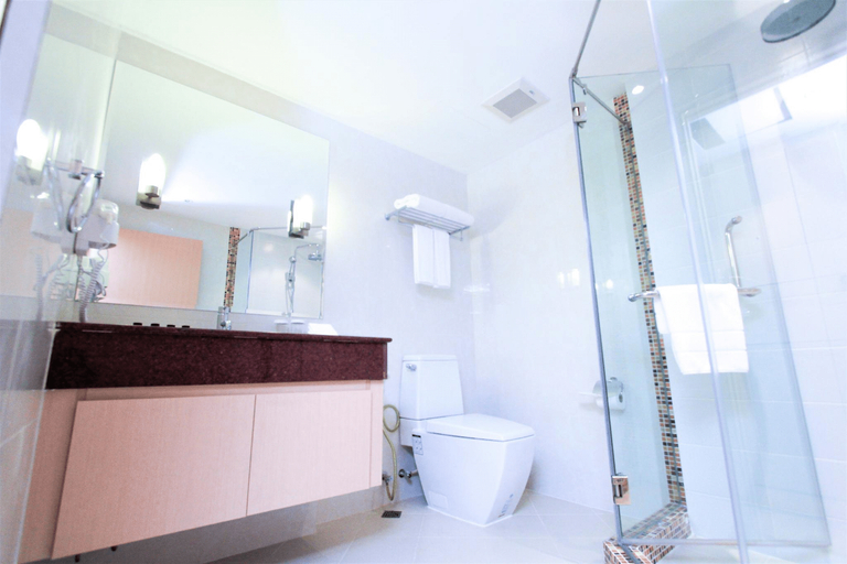 Bathroom 4, Petals Inn, Khlong Toey