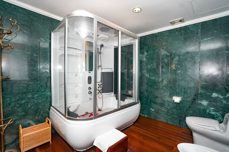 Bathroom 5, Senriver Hotel, Da Nang