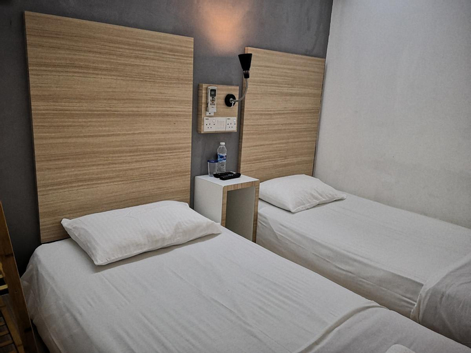 Dragon Door Hotel, Manjung