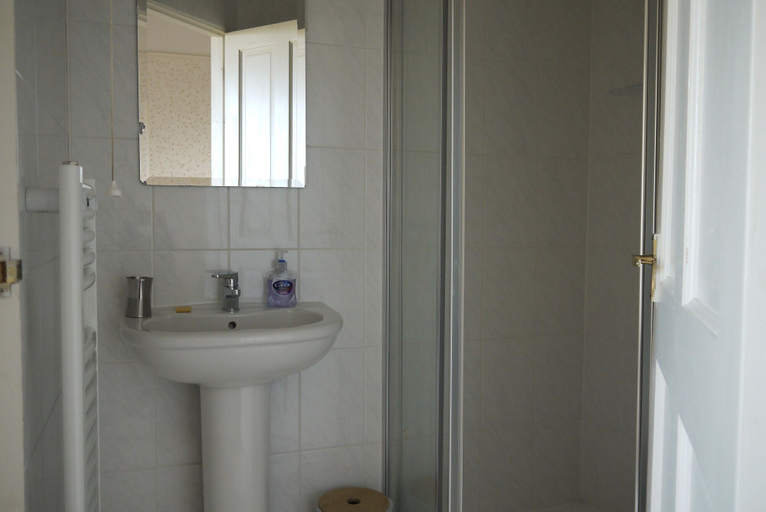Bathroom 3, The Fieldings, Cornwall