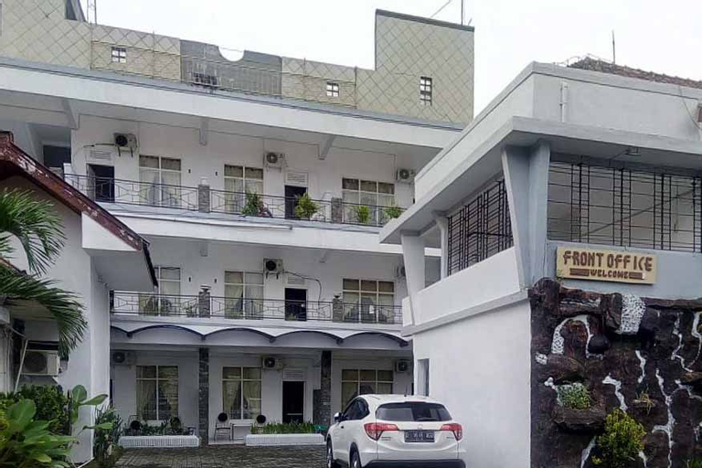 Exterior & Views 4, RedDoorz Syariah @ Hotel Kencana Tasikmalaya, Tasikmalaya