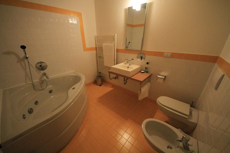 Bathroom 4, b&b la mondina, Vercelli