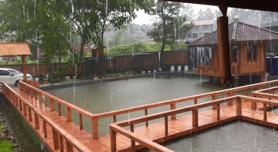 Saung Gumati Garut, Garut