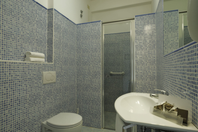 Bathroom 5, Hotel Miramare, Imperia