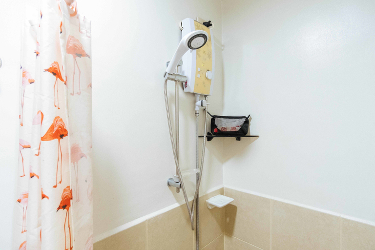 Bathroom 5, RedDoorz Premium @ SMDC Fairview, Quezon City