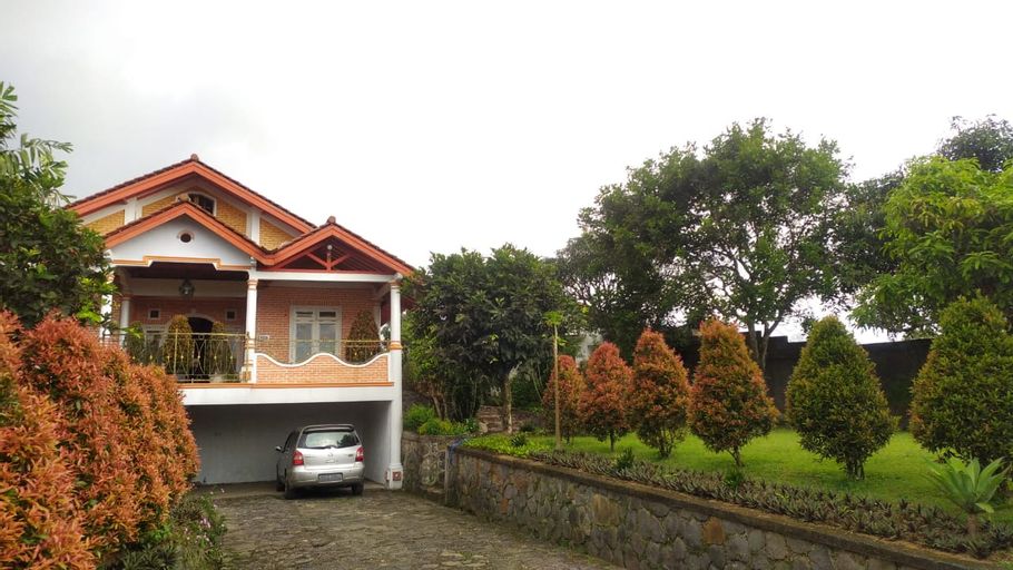 Villa Orange by Kan-El, Bogor