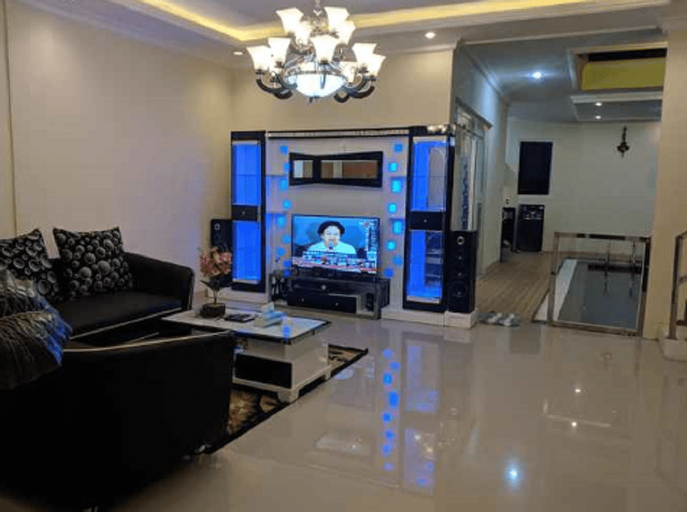 Villa Pyramid Batu By DP Planet, Malang