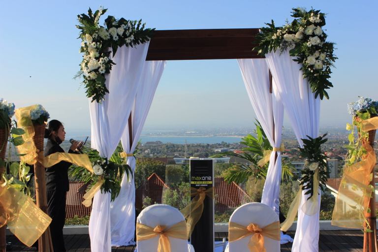 Exterior & Views 28