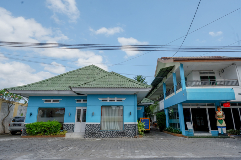 Exterior & Views 2, RedDoorz @ Prawirotaman, Yogyakarta