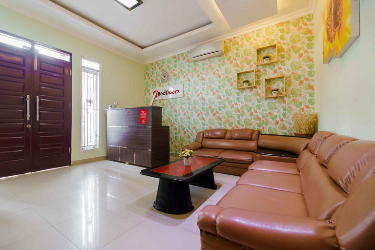 Exterior & Views 5, Reddoorz Syariah near Jam Gadang Bukittinggi 2, Bukittinggi