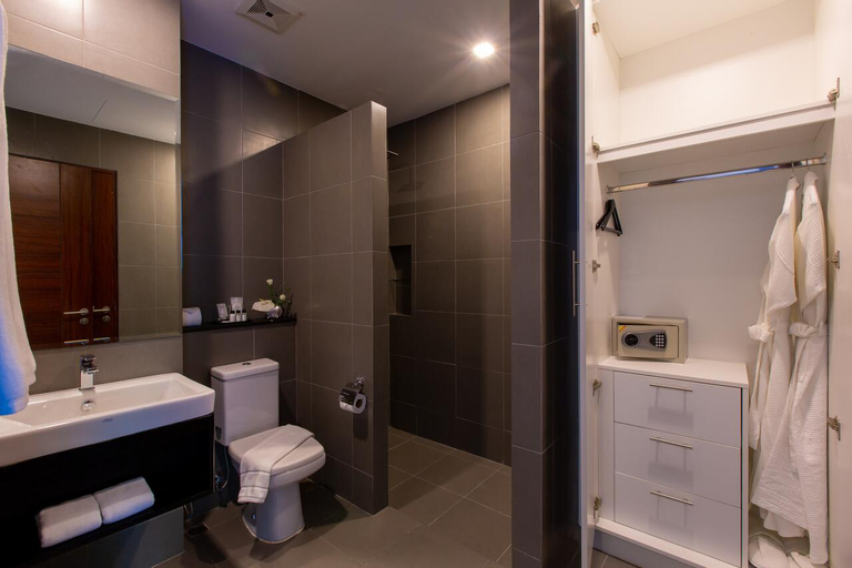 Others 5, Utopia Naiharn, Phuket Island
