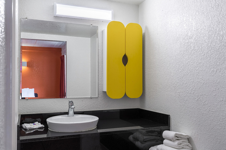 Bathroom 16