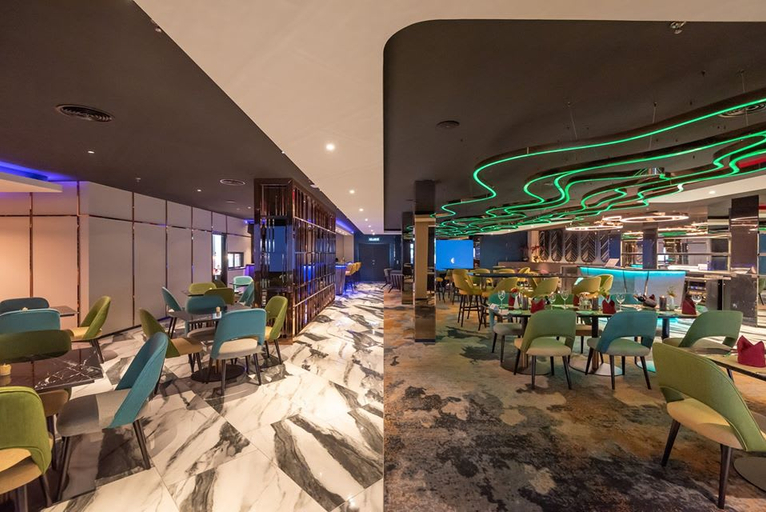 Ames Hotel - Food & Drinks