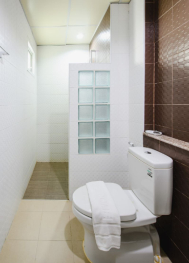 Bathroom 4, Tyler Cherngtalay, Pulau Phuket