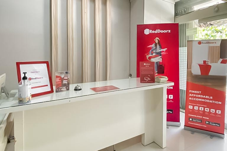 Public Area 2, RedDoorz @ Darmo Surabaya, Surabaya