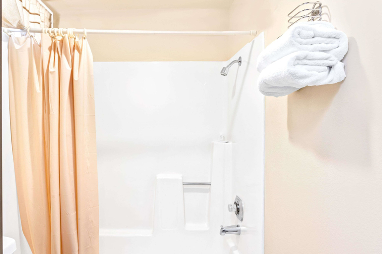 Bathroom 19