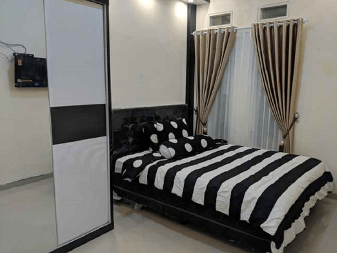 Villa Pyramid Batu By DP Planet, Malang