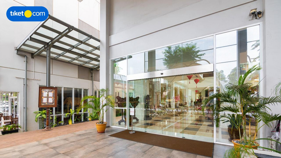 Exterior & Views 23