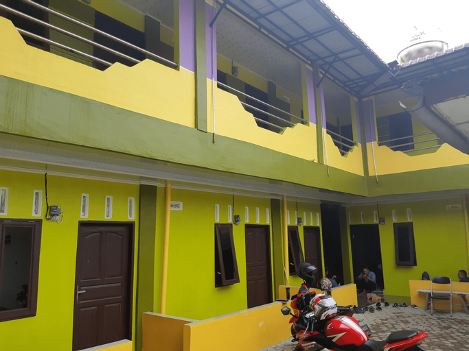 Exterior & Views 2, OYO 3487 Es Em Je Residence, Deli Serdang