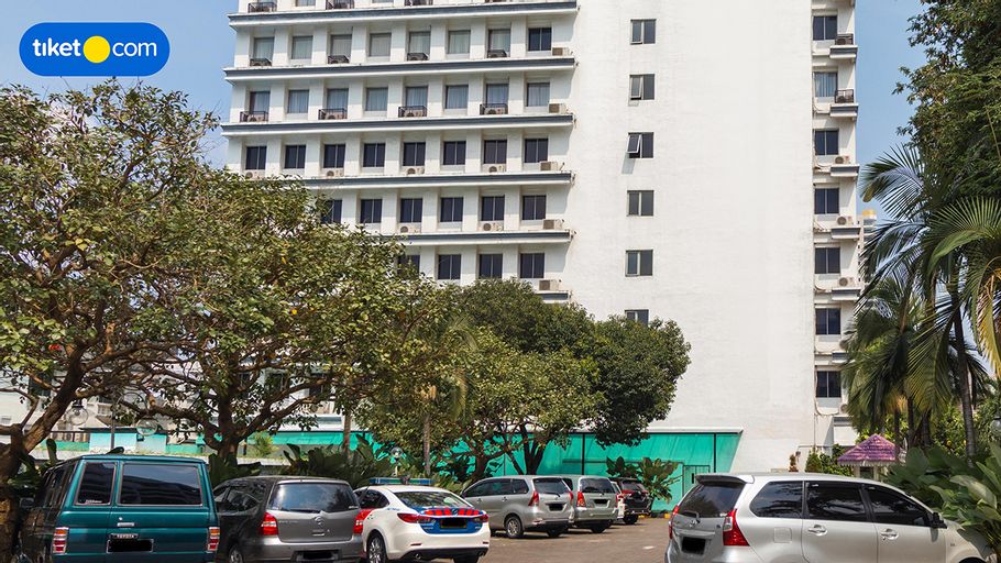 Exterior & Views 18