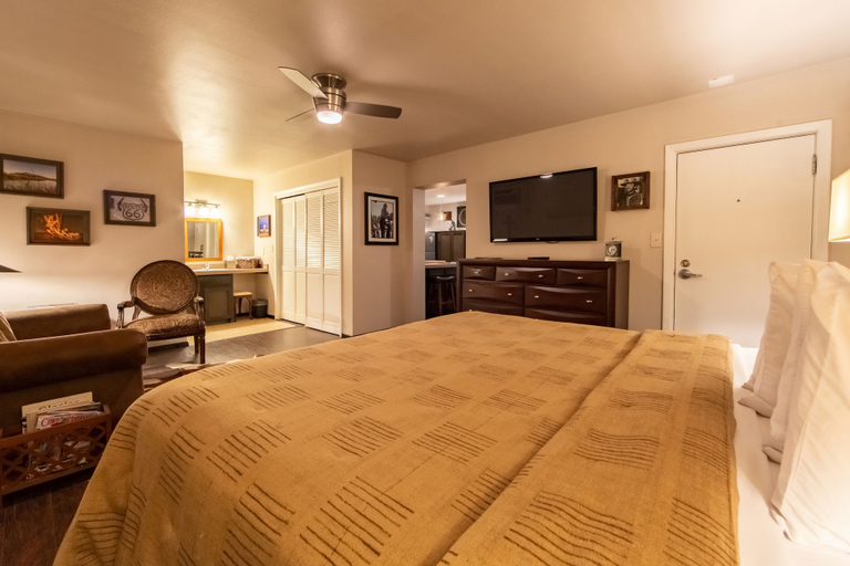 Bedroom 3, Motel Safari, Quay