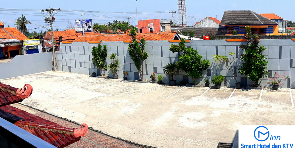 Exterior & Views 10