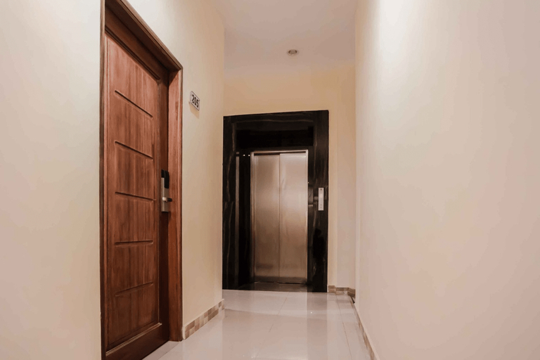 RedDoorz Plus @ Siradj Salman Samarinda - Tap to explore photos
