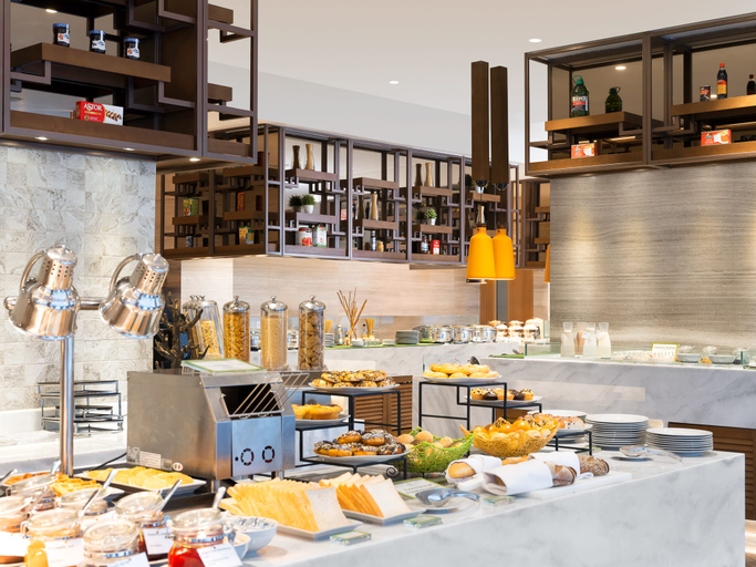 Holiday Inn & Suites Jakarta Gajah Mada - Food & Drinks