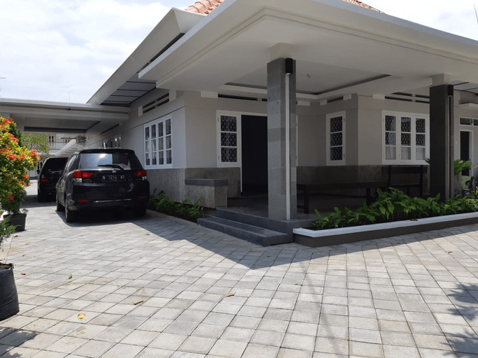 Exterior & Views 2, OYO 3410 El Aziza Homestay, Banyuwangi