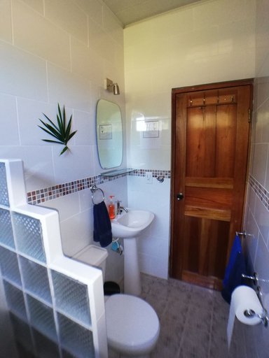 Bathroom 5, Magic Mountain Lodge, San Félix