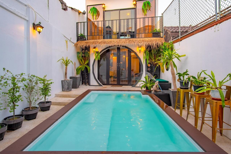 Sport & Beauty 2, Isara Boutique Hotel and Café, Phuket Island