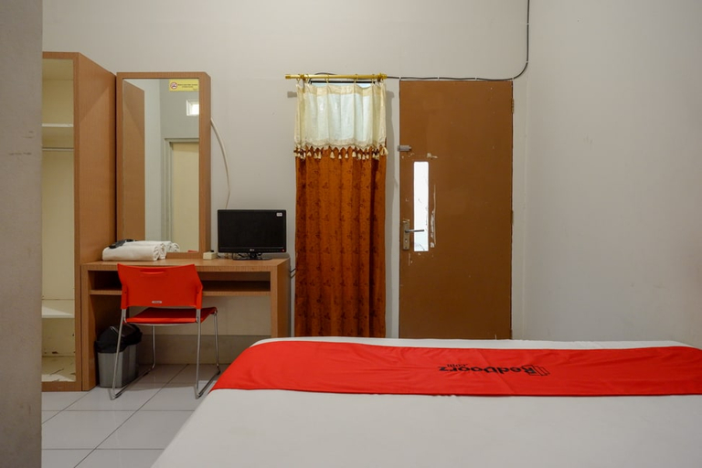 Bedroom 3, RedDoorz near Stasiun Tawang Semarang, Semarang