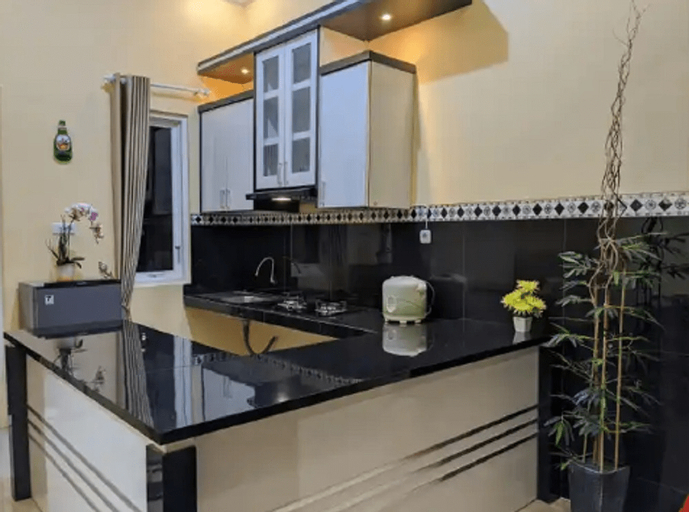 Dining Room, Villa Golden Pinus 9 Bedroom, Malang