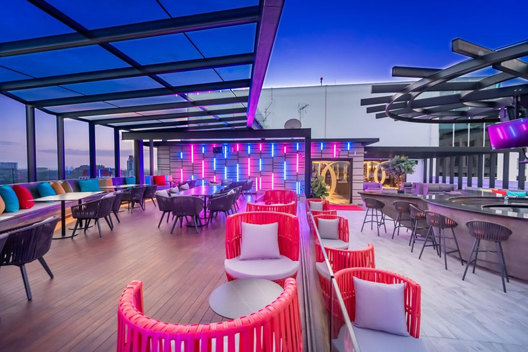 Ames Hotel - Food & Drinks