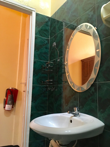 Bathroom 5, Hotel Mangueira, Blauwgrond